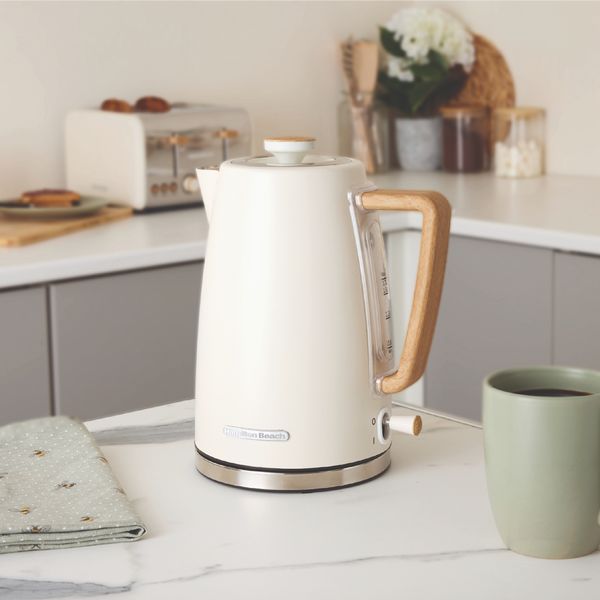 HAMILTON BEACH KETTLE and TOASTER SET SCandI COLLECTION CREAM