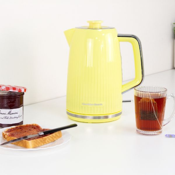 Hamilton Beach Miami Kettle & 2 Slot Toaster Banana Split