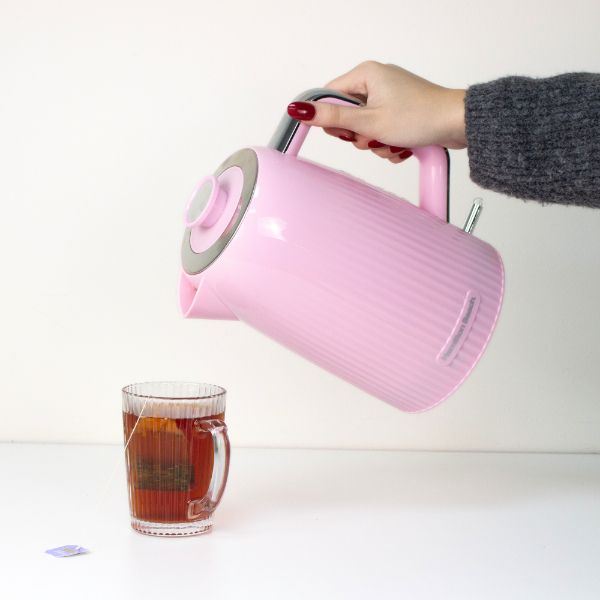 Hamilton Beach Miami Kettle & 2 Slot Toaster Flamingo Pink